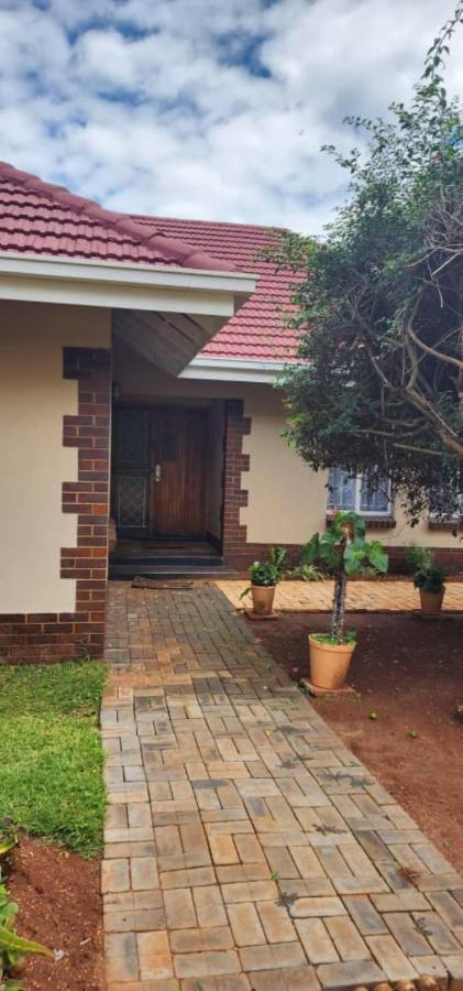Lovely 3 Bed In Mount Pleasant - 2153 Harare Exteriör bild